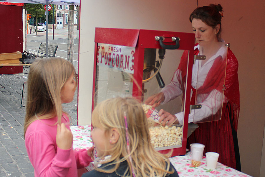 popcorn uitdelen